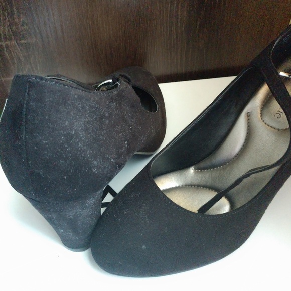 Kelly & Katie Heels - Picture 1 of 3